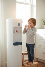 Load image into Gallery viewer, Child drinking from Clover D7A variation 2